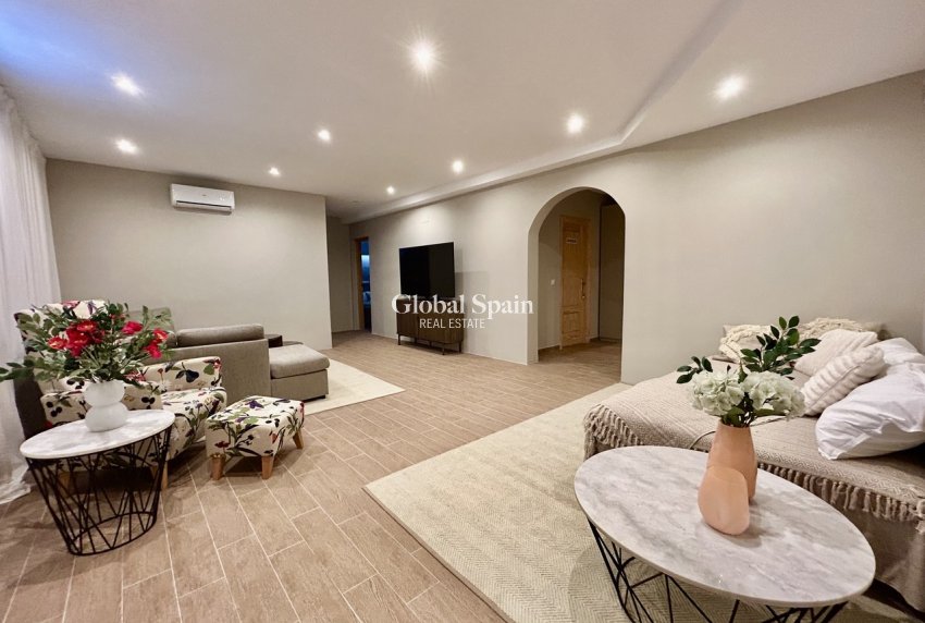Revente - VILLA -
LA ZENIA - Costa Blanca
