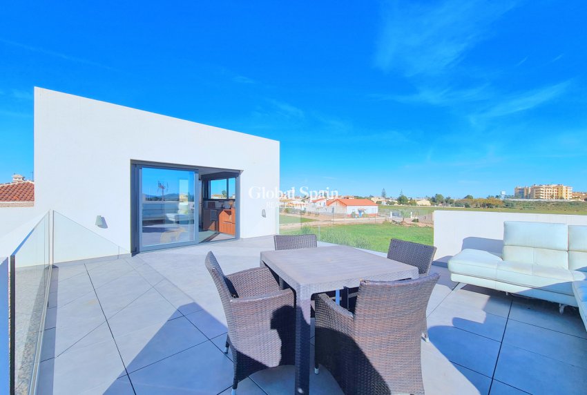 Revente - VILLA -
LOS ALCÁZARES