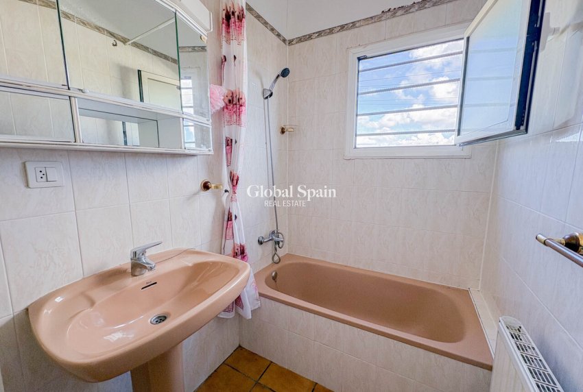 Revente - VILLA -
LOS BALCONES - LOS ALTOS - Costa Blanca