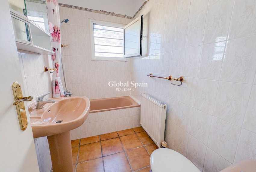 Revente - VILLA -
LOS BALCONES - LOS ALTOS - Costa Blanca