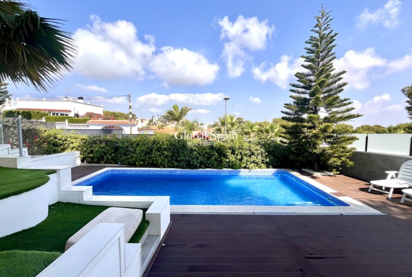 Revente - VILLA -
LOS BALCONES - LOS ALTOS - Costa Blanca