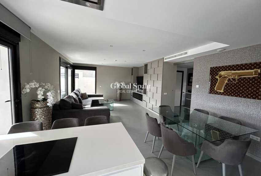 Revente - VILLA -
LOS BALCONES - LOS ALTOS - Costa Blanca