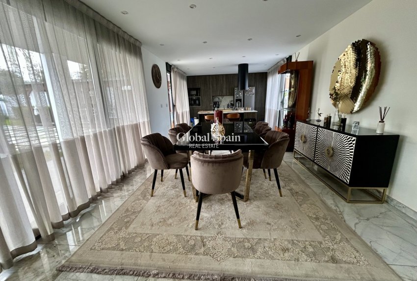 Revente - VILLA -
LOS BALCONES - LOS ALTOS - Costa Blanca