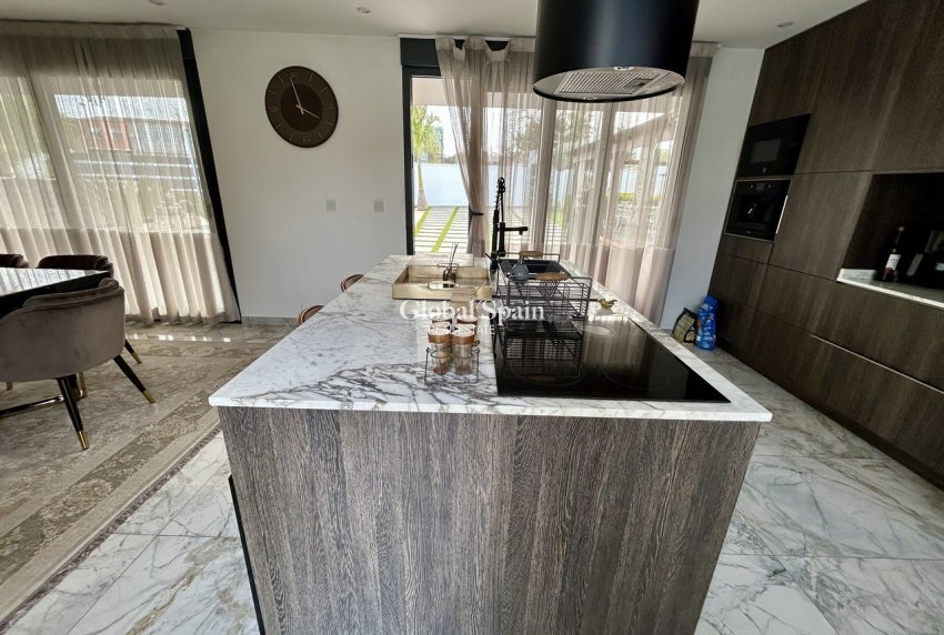 Revente - VILLA -
LOS BALCONES - LOS ALTOS - Costa Blanca