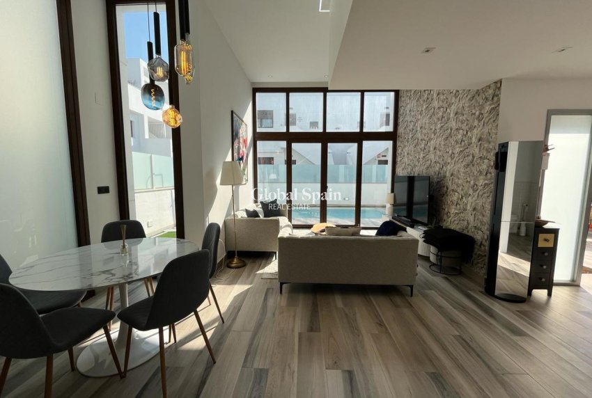 Revente - VILLA -
LOS BALCONES - LOS ALTOS - Costa Blanca