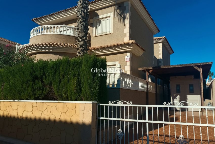 Revente - VILLA -
LOS BALCONES - LOS ALTOS - Costa Blanca
