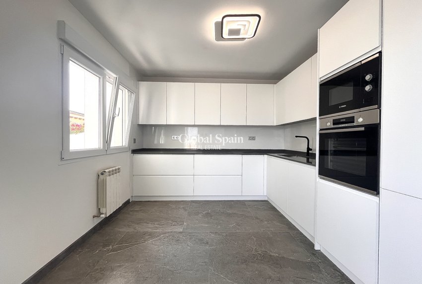 Revente - VILLA -
LOS BALCONES - LOS ALTOS - Costa Blanca