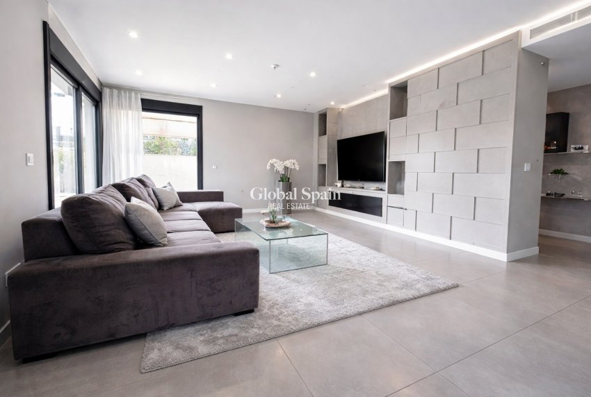 Revente - VILLA -
LOS BALCONES - LOS ALTOS - Costa Blanca