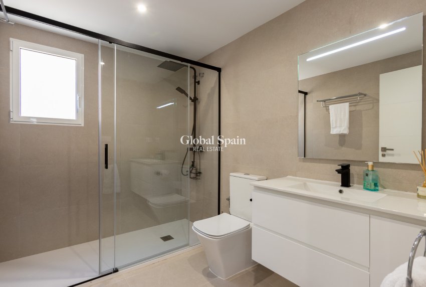 Revente - VILLA -
LOS BALCONES - LOS ALTOS - Costa Blanca