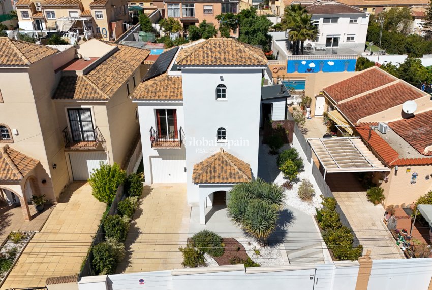 Revente - VILLA -
LOS BALCONES - LOS ALTOS - Costa Blanca