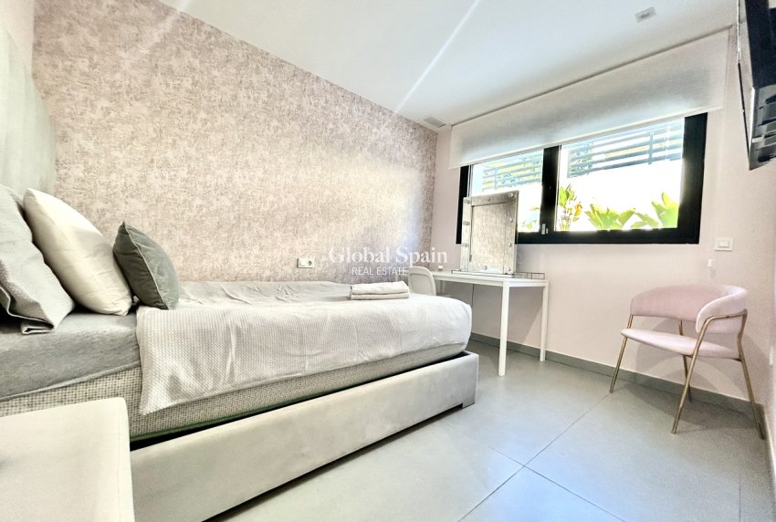 Revente - VILLA -
LOS BALCONES - LOS ALTOS - Costa Blanca