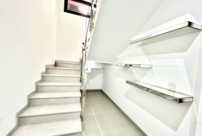 Revente - VILLA -
LOS BALCONES - LOS ALTOS - Costa Blanca