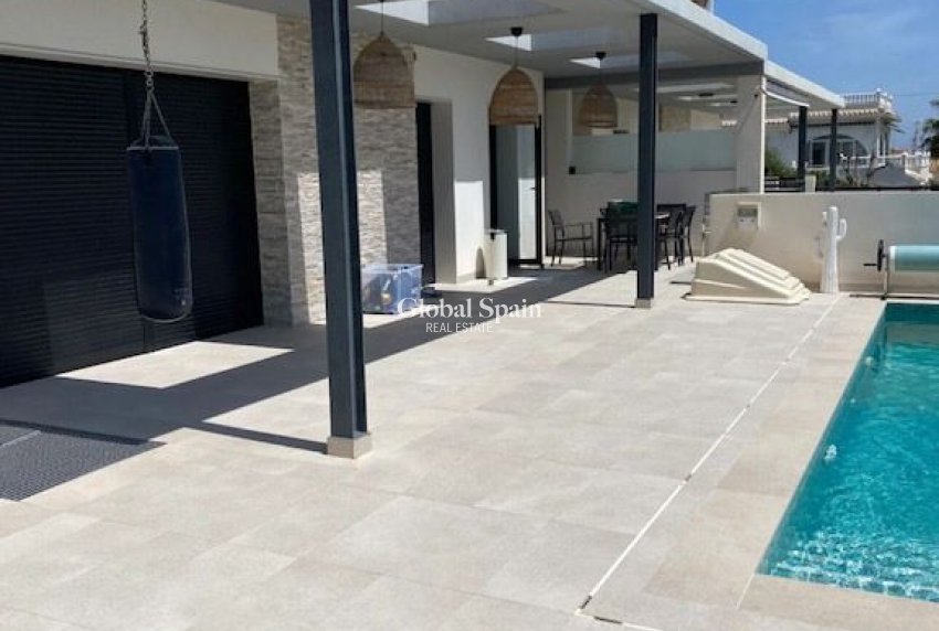 Revente - VILLA -
LOS BALCONES - LOS ALTOS - Costa Blanca