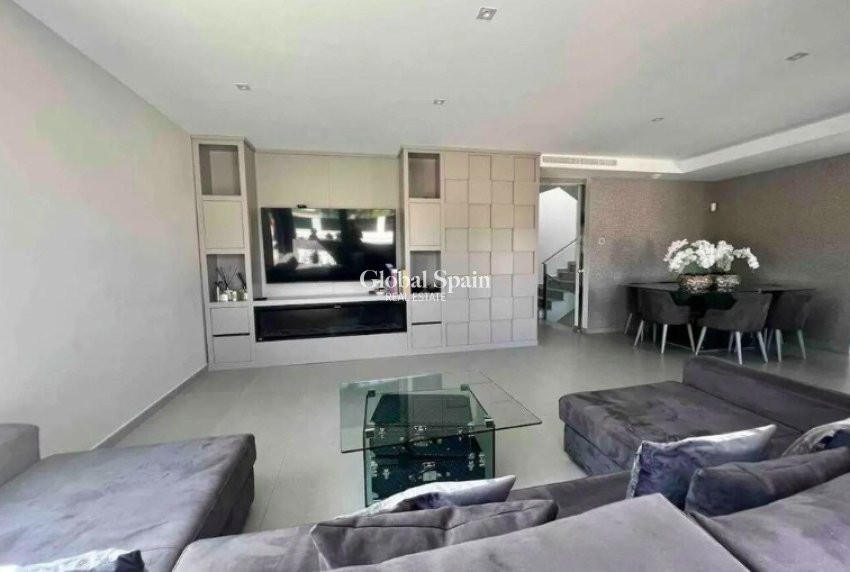 Revente - VILLA -
LOS BALCONES - LOS ALTOS - Costa Blanca