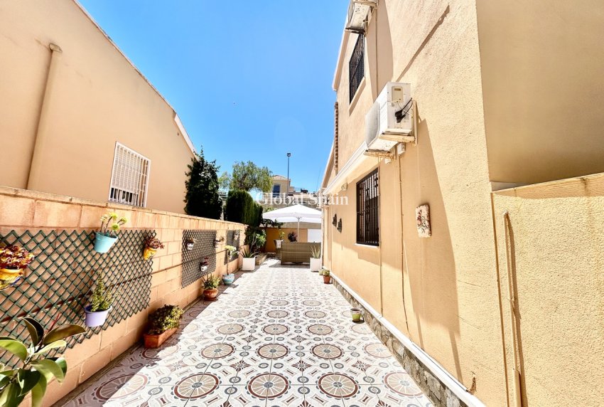Revente - VILLA -
LOS BALCONES - LOS ALTOS - Costa Blanca