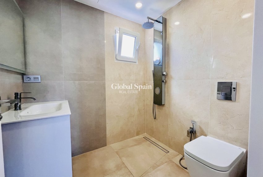 Revente - VILLA -
LOS BALCONES - LOS ALTOS - Costa Blanca