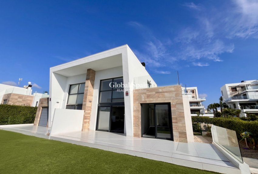 Revente - VILLA -
LOS DOLSES - Inland