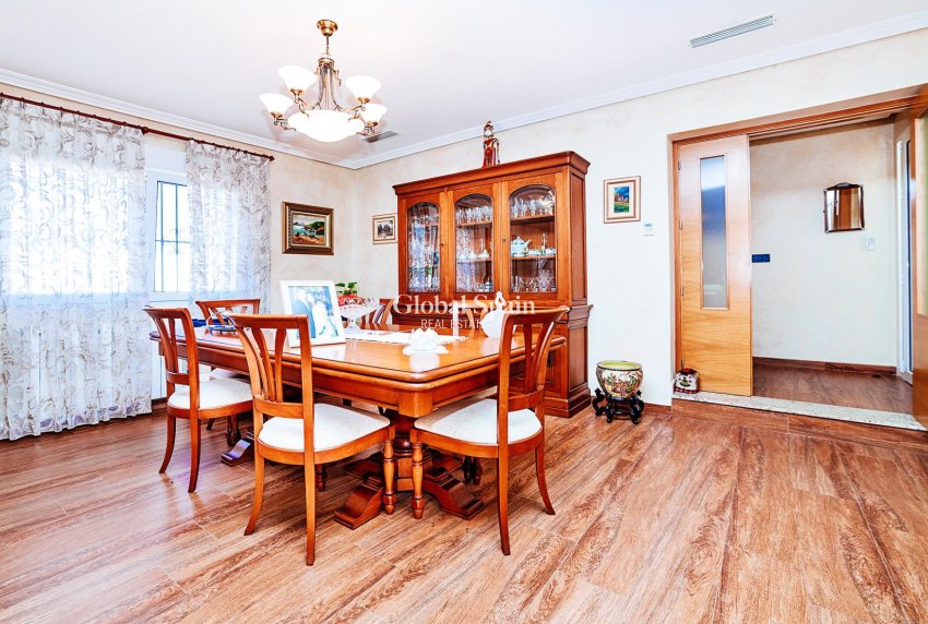 Revente - VILLA -
LOS MONTESINOS - Montesinos  Los