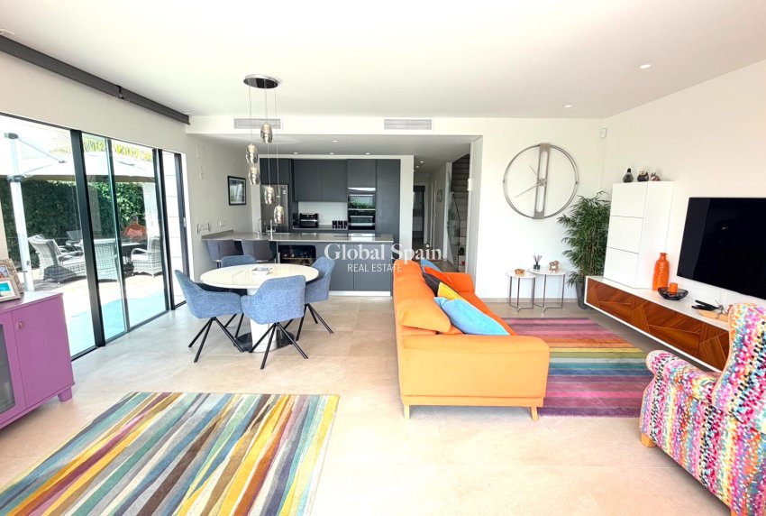 Revente - VILLA -
LOS MONTESINOS