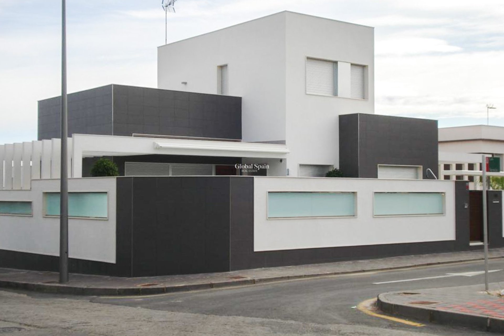 Revente - Villa / Maison jumelée -
ORIHUELA COSTA - MIL PALMERAS 