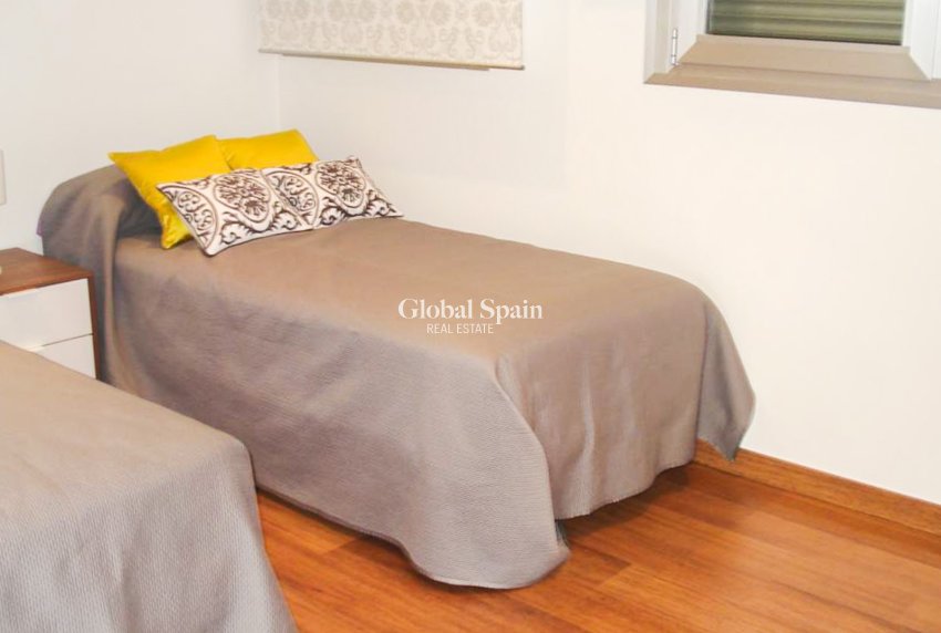 Revente - Villa / Maison jumelée -
ORIHUELA COSTA - MIL PALMERAS 