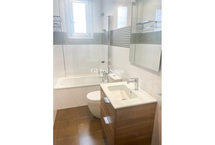 Revente - Villa / Maison jumelée -
ORIHUELA COSTA - MIL PALMERAS 