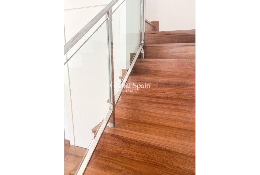 Revente - Villa / Maison jumelée -
ORIHUELA COSTA - MIL PALMERAS 