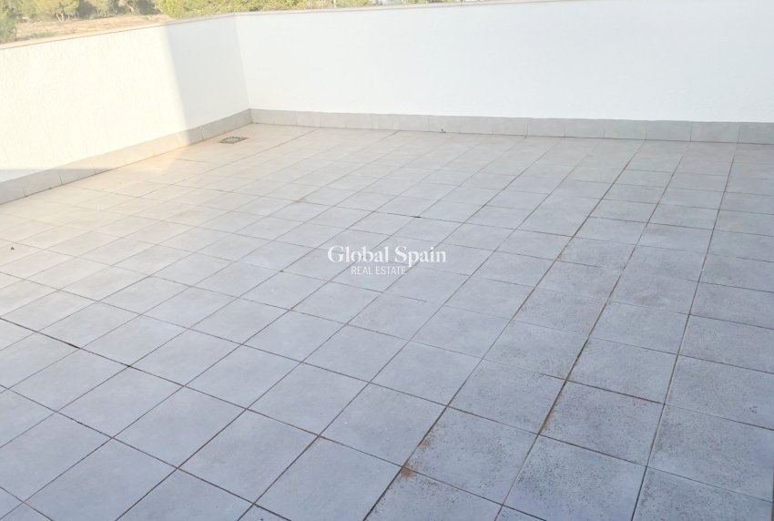 Revente - Villa / Maison jumelée -
ORIHUELA COSTA - MIL PALMERAS 