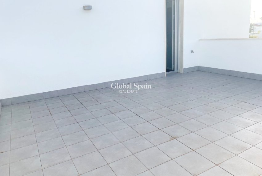 Revente - Villa / Maison jumelée -
ORIHUELA COSTA - MIL PALMERAS 