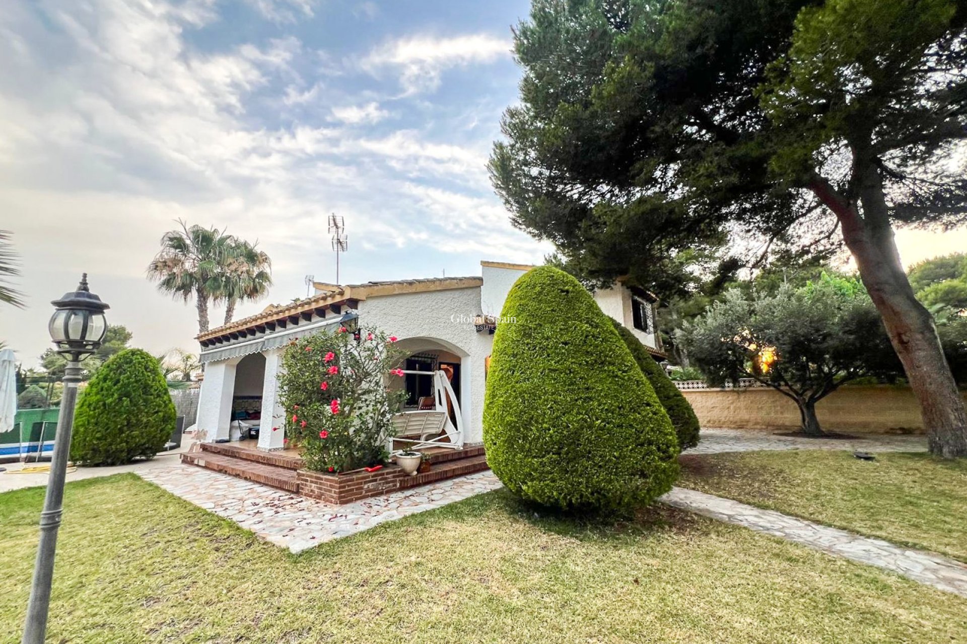 Revente - Villa / Maison jumelée -
ORIHUELA COSTA - Punta Prima