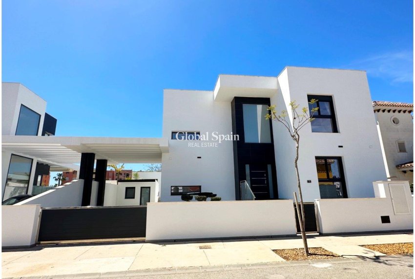 Revente - VILLA -
MAR MENOR GOLF RESORT - Inland