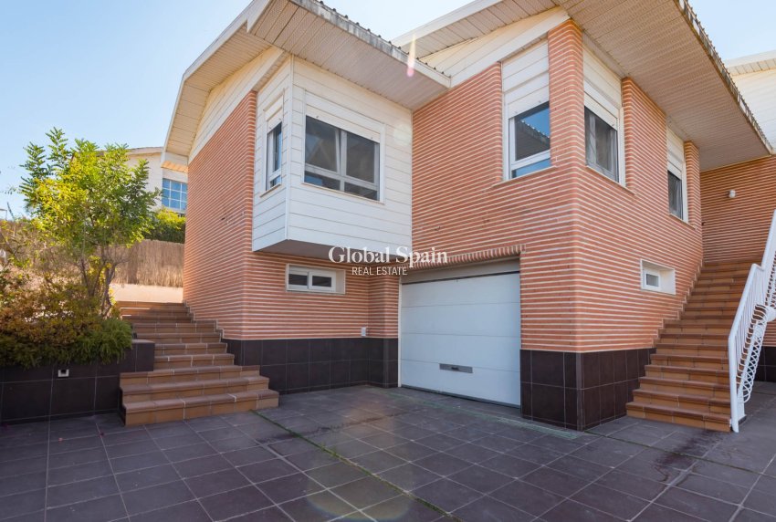 Revente - VILLA -
MOLINA DEL SEGURA