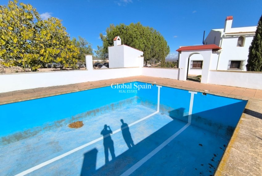 Revente - VILLA -
NOVELDA - Inland