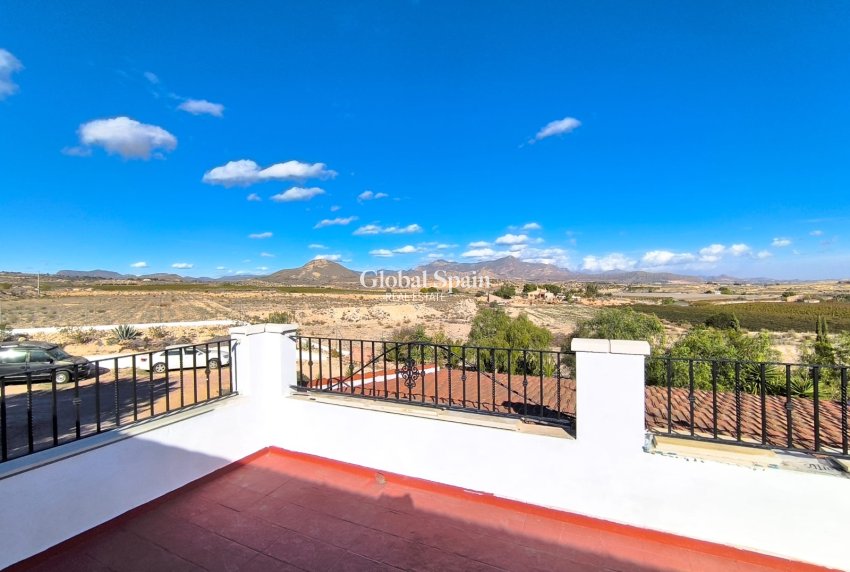 Revente - VILLA -
NOVELDA - Inland