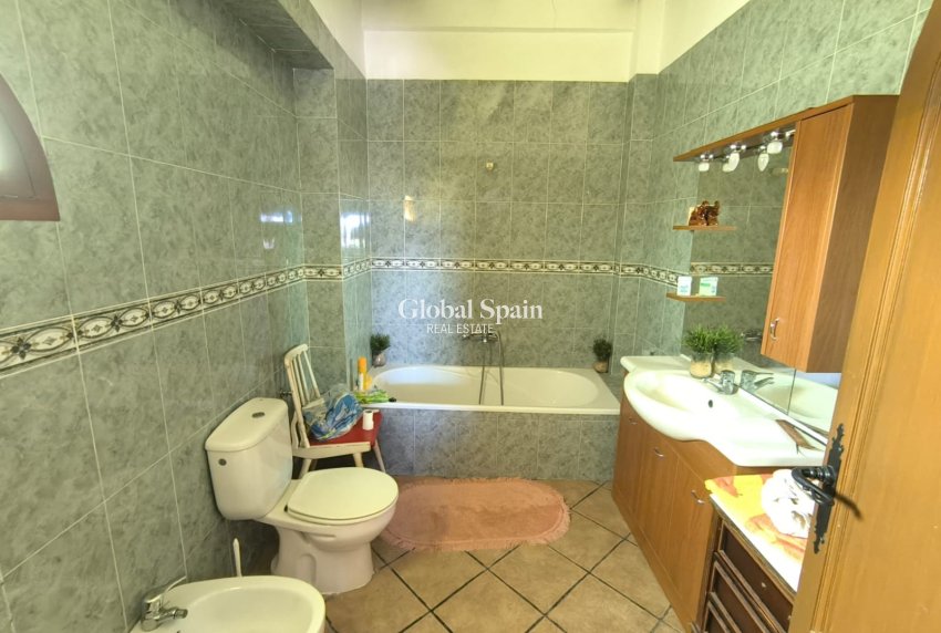 Revente - VILLA -
NOVELDA - Inland