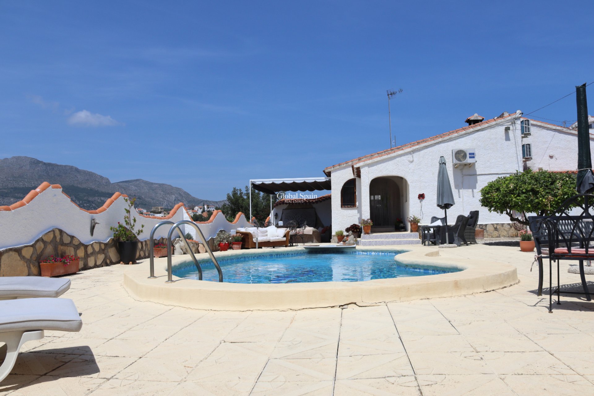 Revente - VILLA -
Orba - Inland