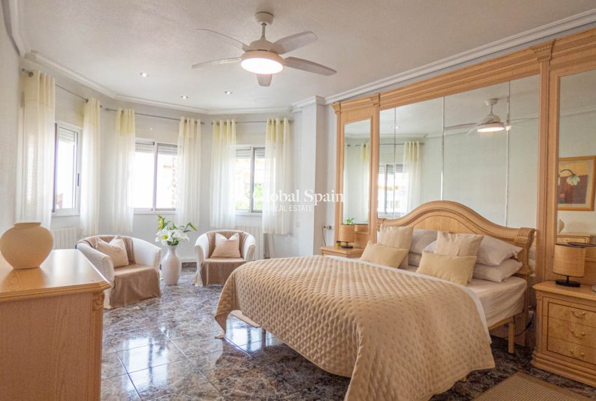 Revente - Villa -
ORIHUELA - Benferri