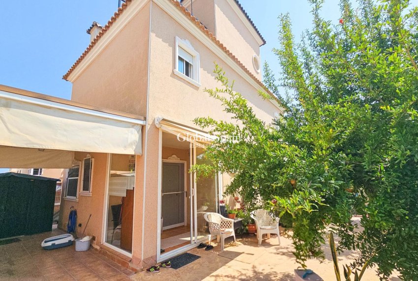 Revente - VILLA -
ORIHUELA COSTA - CABO ROIG