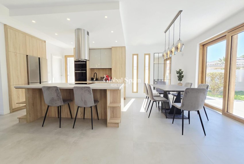 Revente - VILLA -
ORIHUELA COSTA - CABO ROIG
