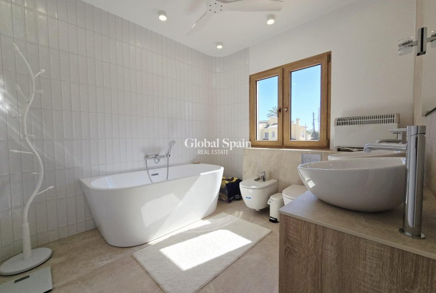 Revente - VILLA -
ORIHUELA COSTA - CABO ROIG
