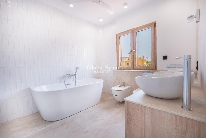 Revente - VILLA -
ORIHUELA COSTA - CABO ROIG