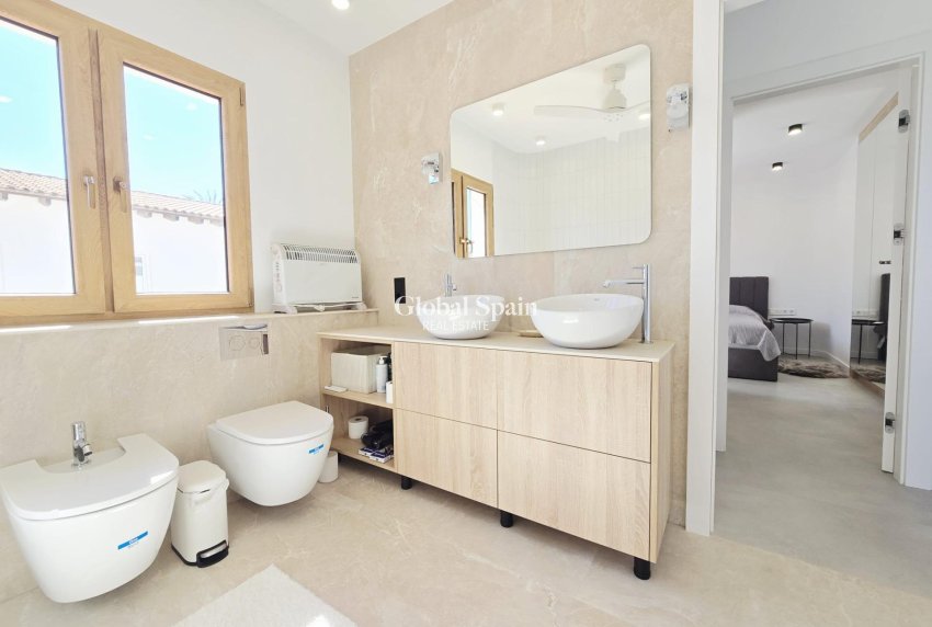 Revente - VILLA -
ORIHUELA COSTA - CABO ROIG