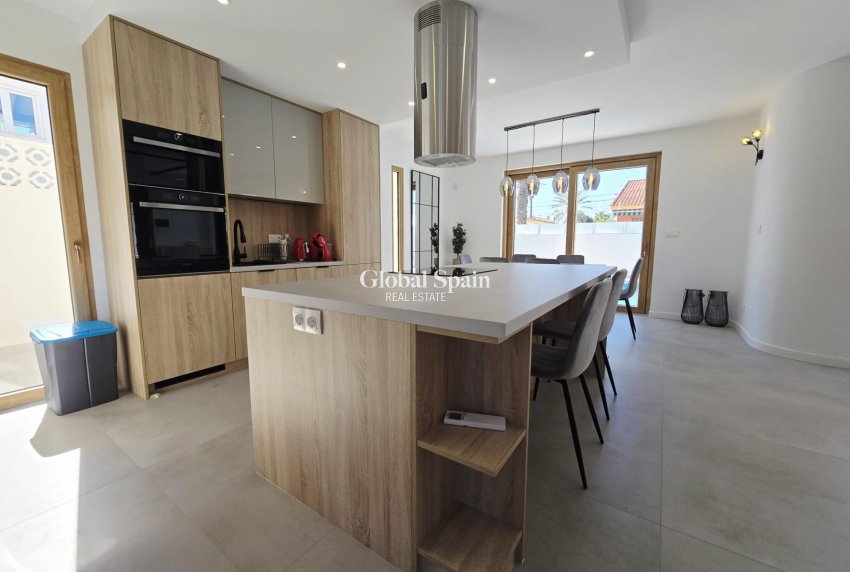 Revente - VILLA -
ORIHUELA COSTA - CABO ROIG