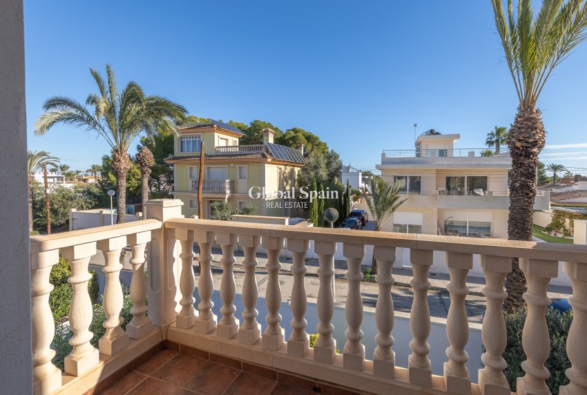 Revente - Villa -
ORIHUELA COSTA - CABO ROIG
