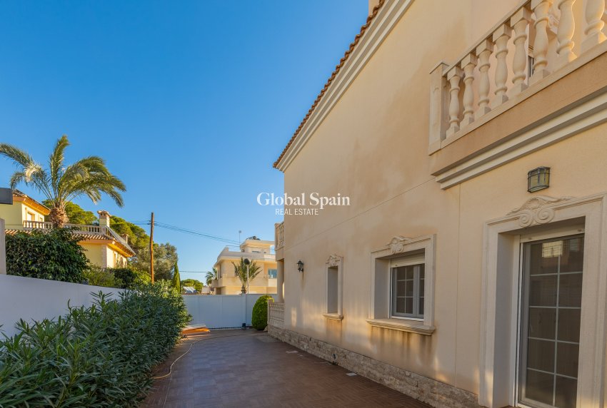Revente - Villa -
ORIHUELA COSTA - CABO ROIG