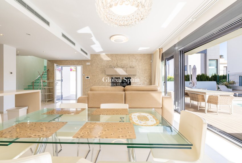 Revente - Villa -
ORIHUELA COSTA - CAMPOAMOR