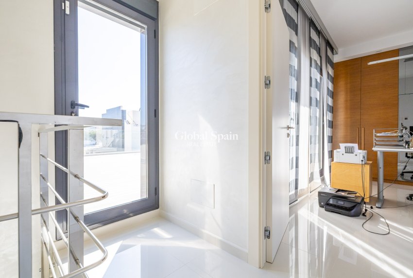 Revente - Villa -
ORIHUELA COSTA - CAMPOAMOR