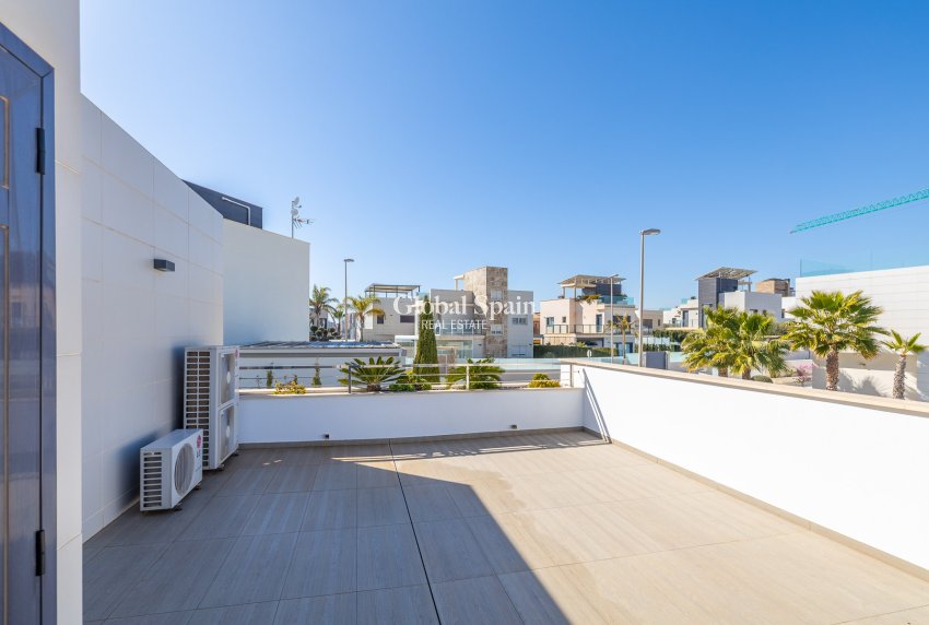 Revente - Villa -
ORIHUELA COSTA - CAMPOAMOR