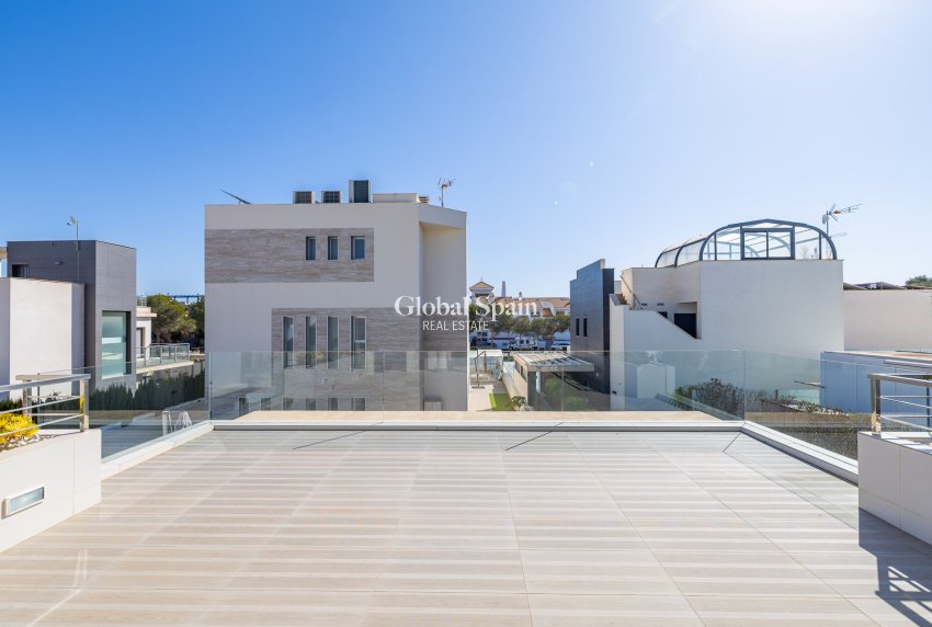 Revente - Villa -
ORIHUELA COSTA - CAMPOAMOR