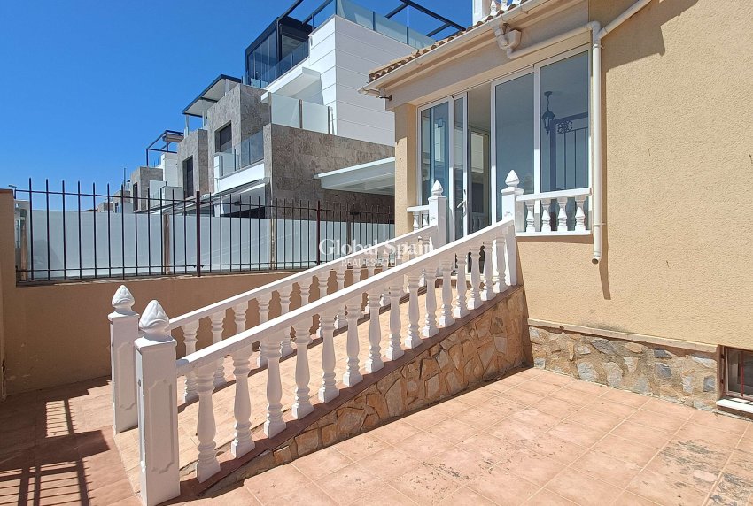 Revente - VILLA -
ORIHUELA COSTA - Castillo de Don Juan